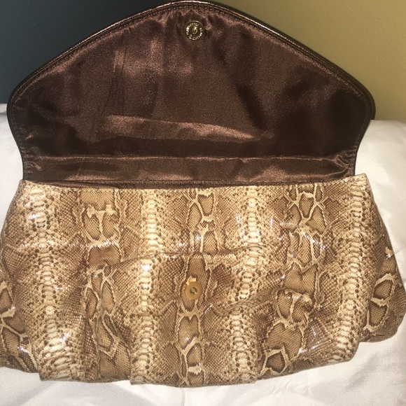 Clutch - Picture 2 of 3